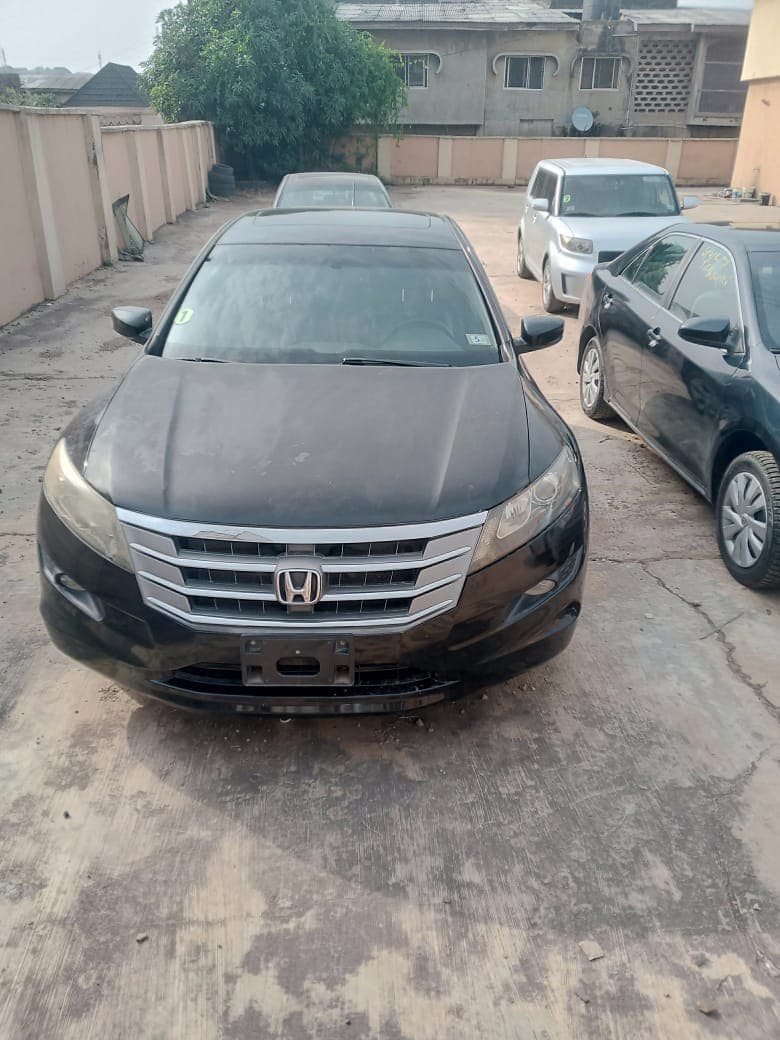 Black Honda Crosstaur 2012