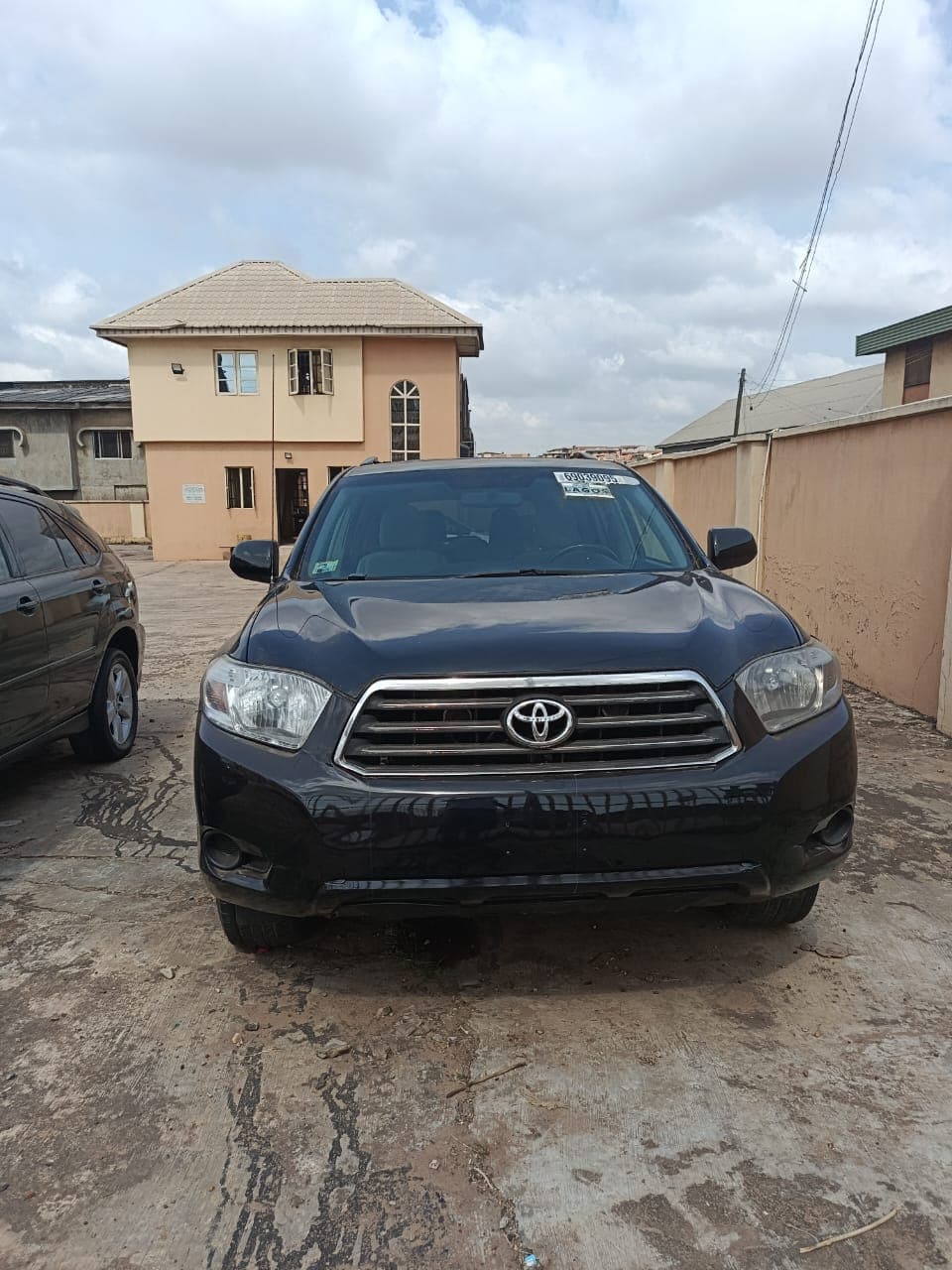Black Toyota Highlander 2010